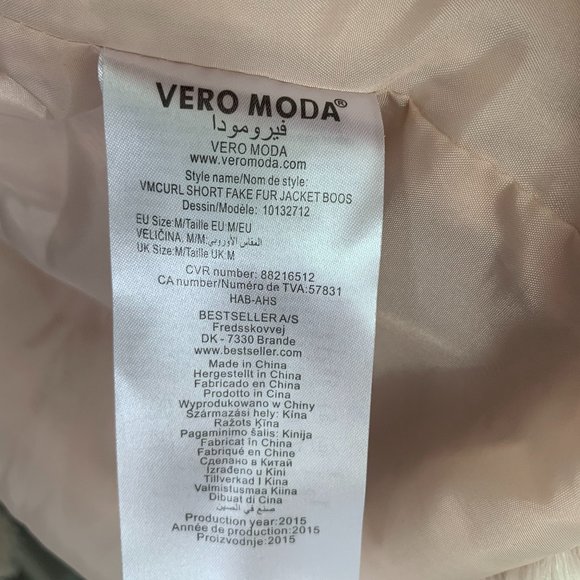 Vera Moda Cropped Faux Fur Jacket - Picture 4 of 4